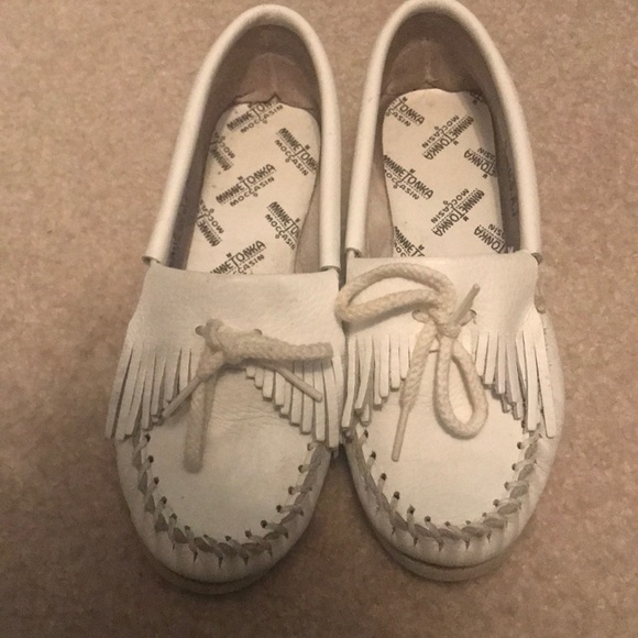 Minnetonka White leather moccasin US WOMENS 4 - Picture 2 of 5